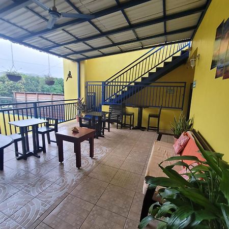 B Aparts Hotel Coxen Hole Екстериор снимка