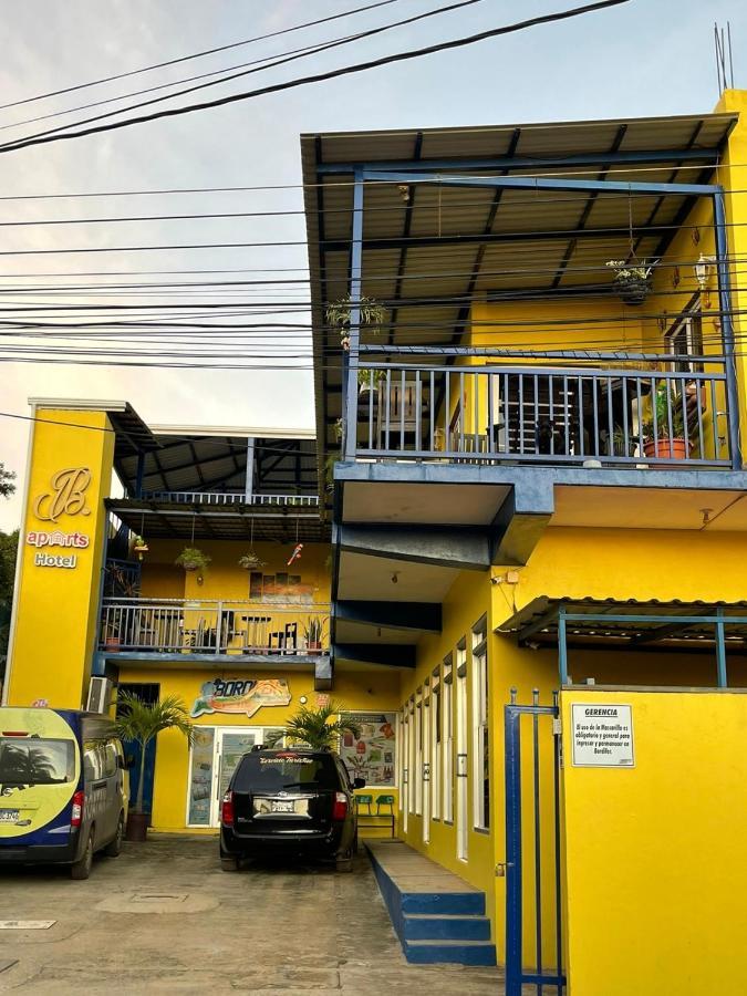 B Aparts Hotel Coxen Hole Екстериор снимка