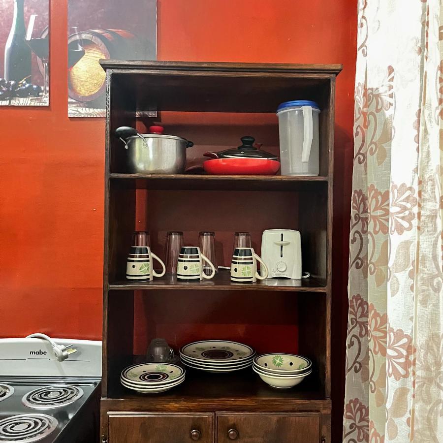 B Aparts Hotel Coxen Hole Екстериор снимка
