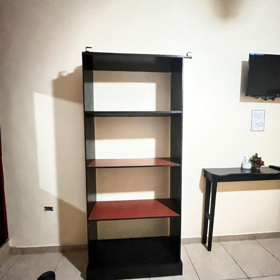 B Aparts Hotel Coxen Hole Екстериор снимка