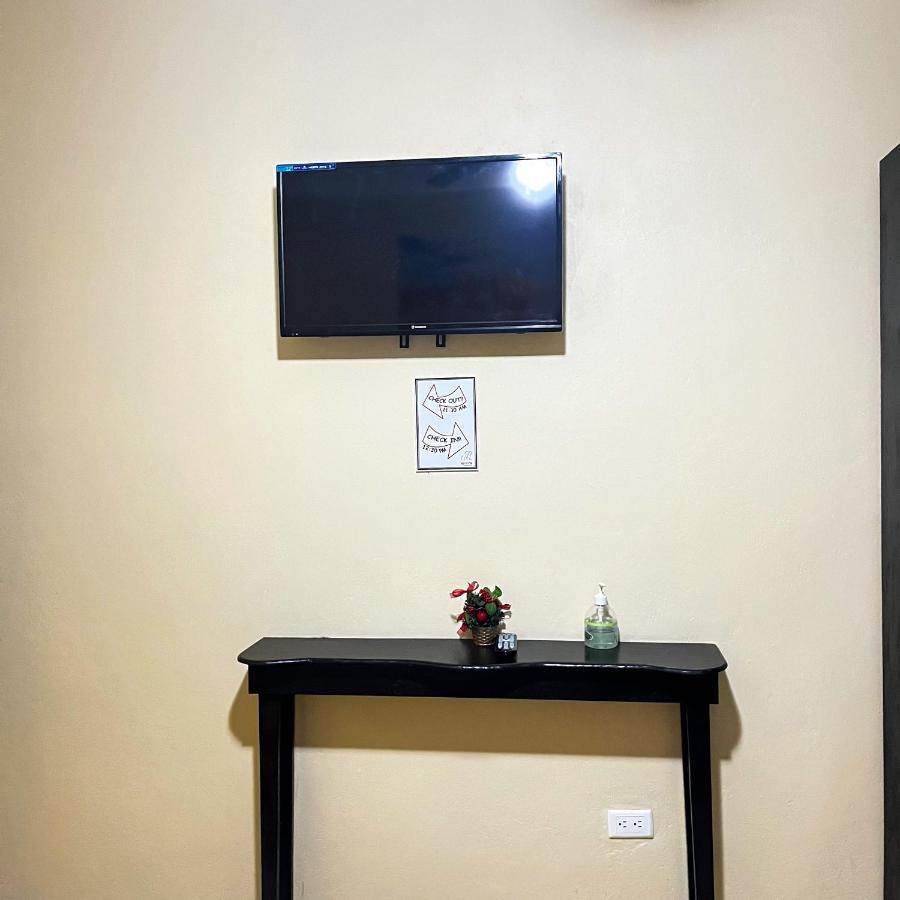 B Aparts Hotel Coxen Hole Екстериор снимка