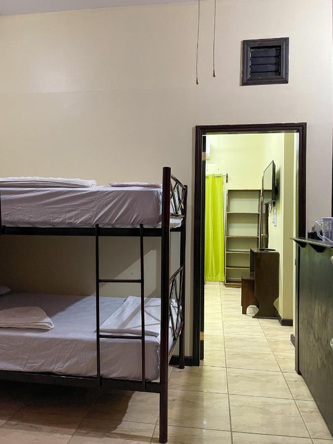 B Aparts Hotel Coxen Hole Екстериор снимка