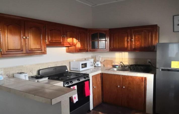B Aparts Hotel Coxen Hole Екстериор снимка
