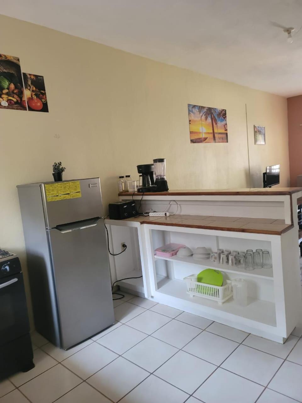 B Aparts Hotel Coxen Hole Екстериор снимка