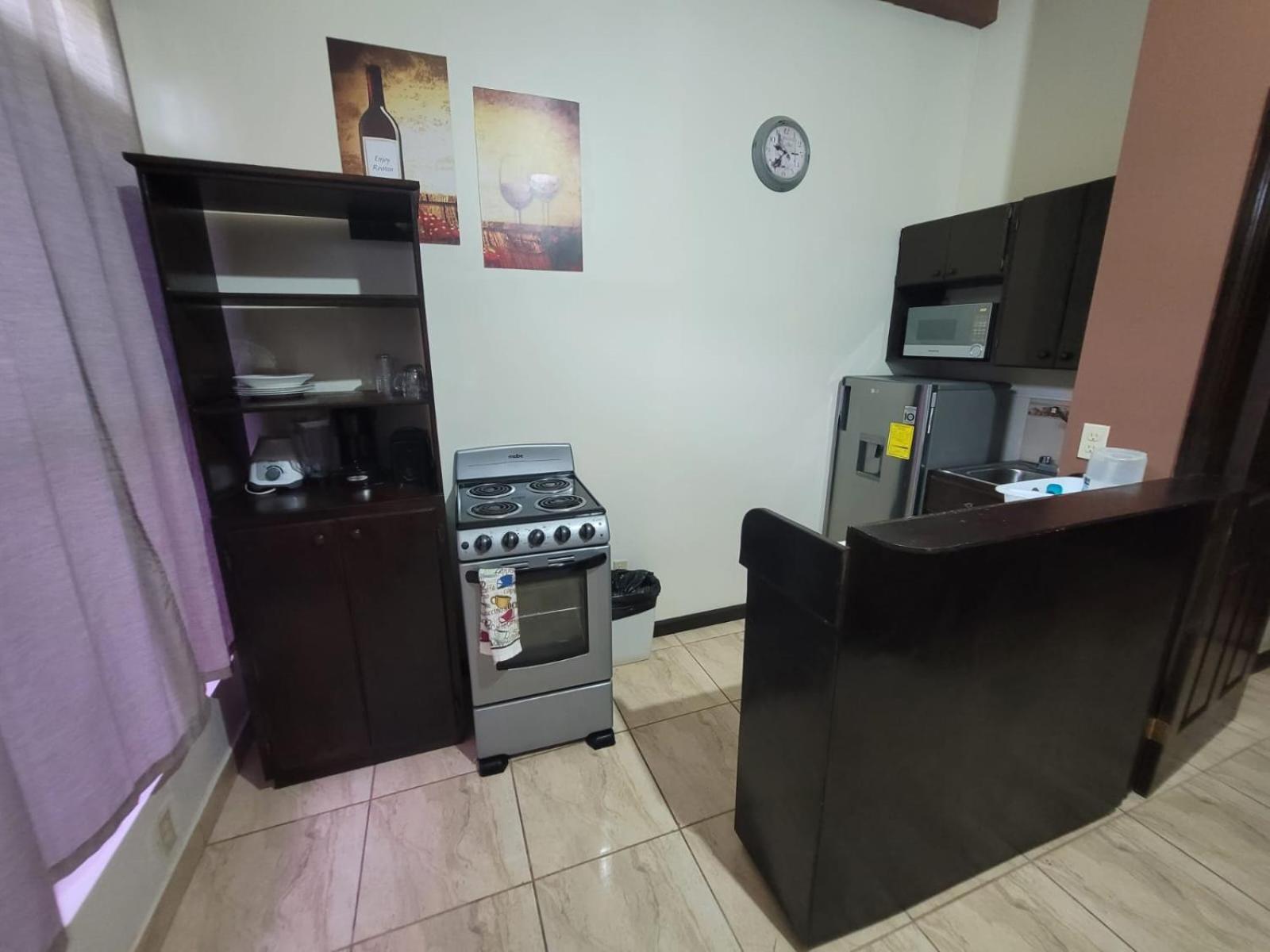 B Aparts Hotel Coxen Hole Екстериор снимка